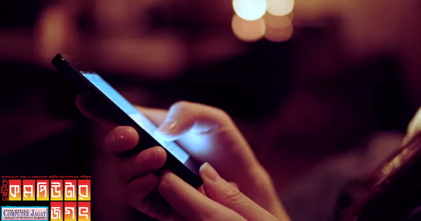 ব্যবহারকারীদের ডিভাইসের মাধ্যমে আড়ি পেতে বিজ্ঞাপন দেখানো হয়