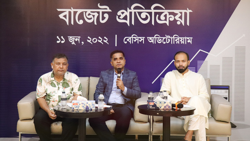 বেসিস-এর বাজেট প্রতিক্রিয়া সংবাদ সম্মেলনে বা থেকে বেসিস পরিচালক এ কে এম আহমদেুল ইসলাম বাবু, বেসিস সহ-সভাপতি (প্রশাসন) আবু দাউদ খান ও বেসিস সহ-সভাপতি (অর্থ) ফাহিম আহমেদ