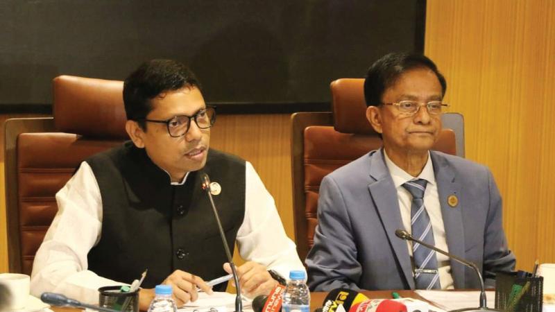 তিন মোবাইল অপারেটরকে ইউনিফাইড লাইসেন্স হস্তান্তর করল বিটিআরসি